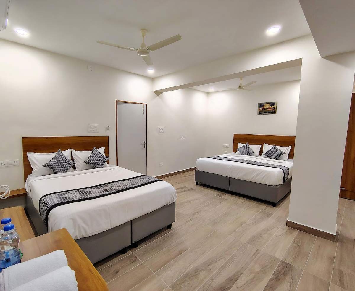 Twin-bed family room layout